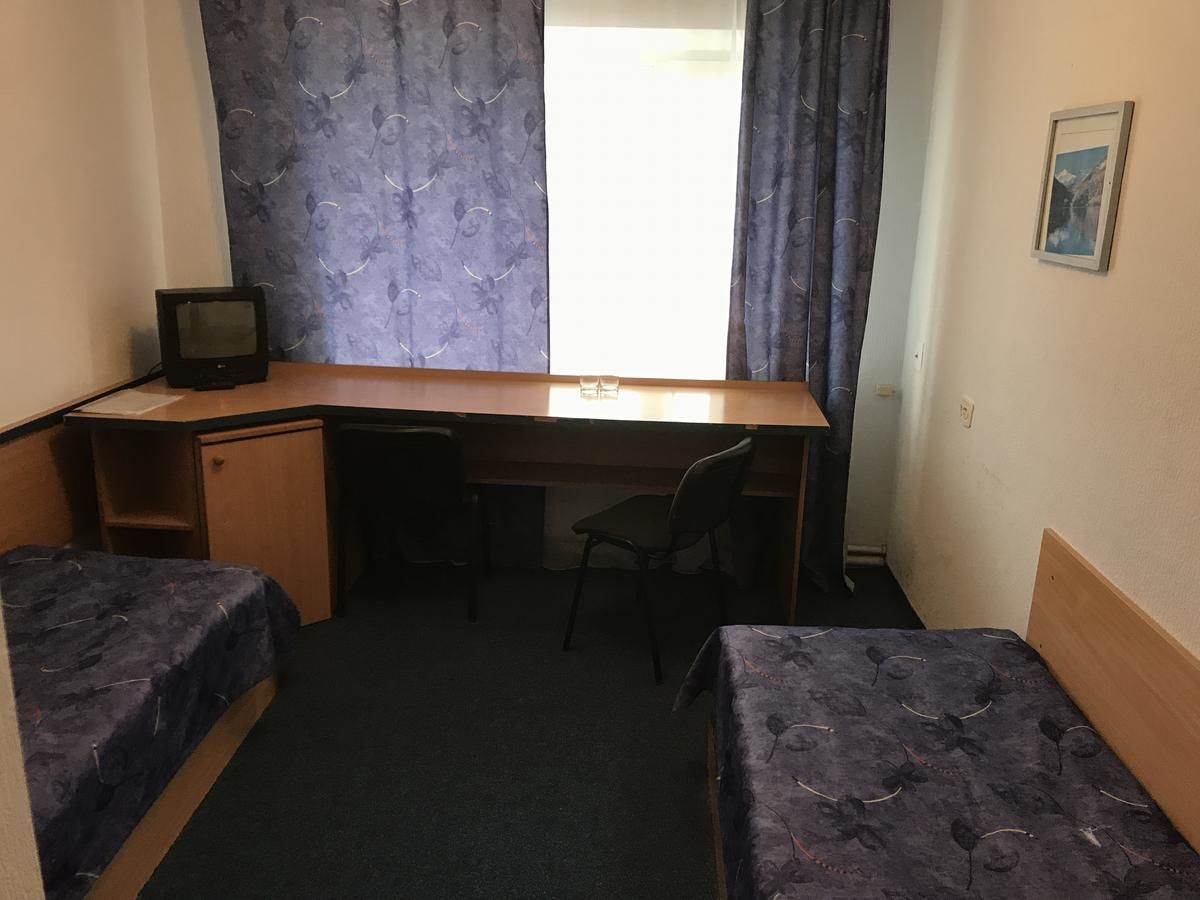 Отель Zhovtnevyi Винница