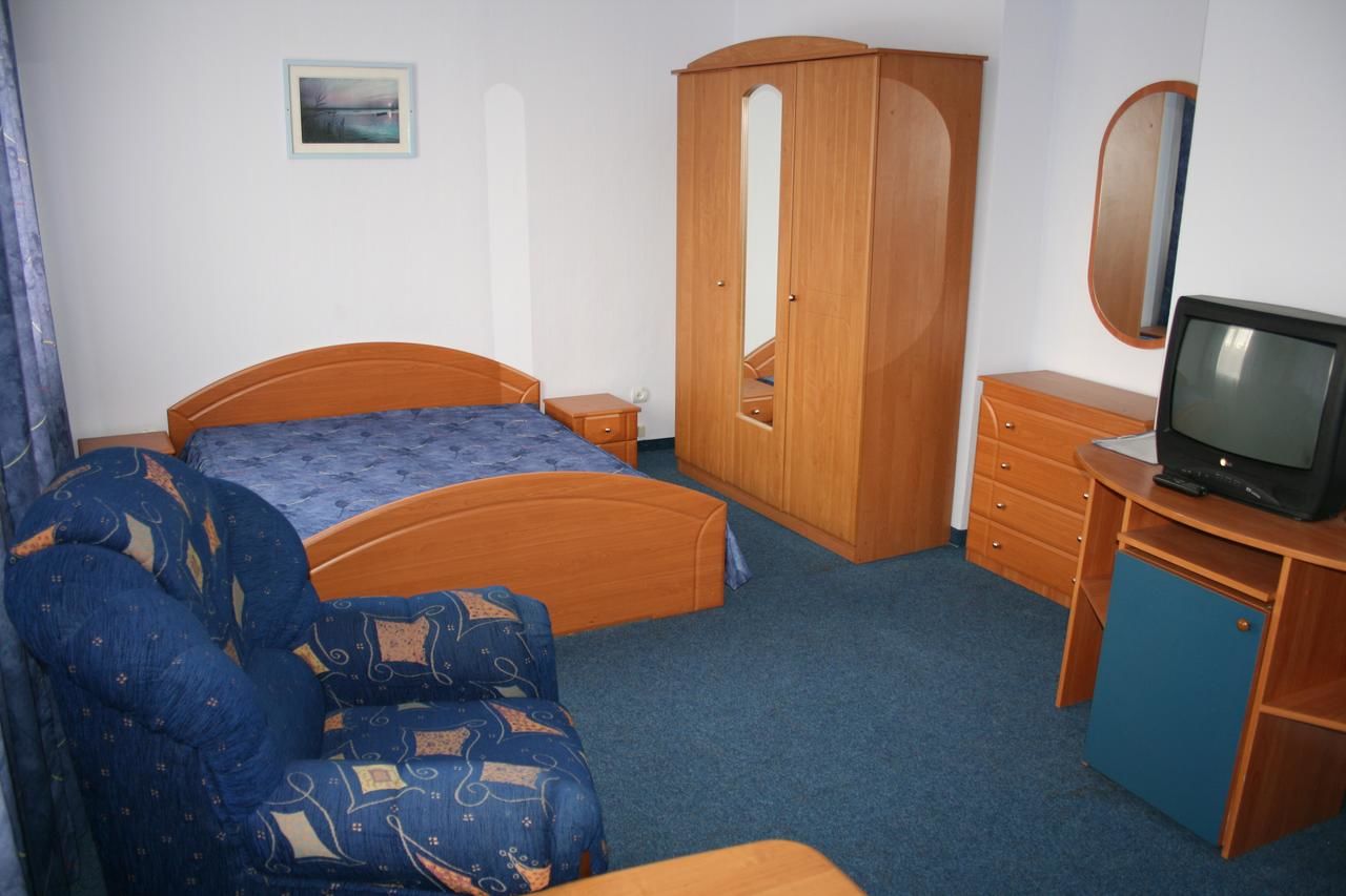 Отель Zhovtnevyi Винница