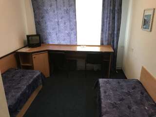 Отель Zhovtnevyi Винница Просторный двухместный номер с 2 отдельными кроватями-3